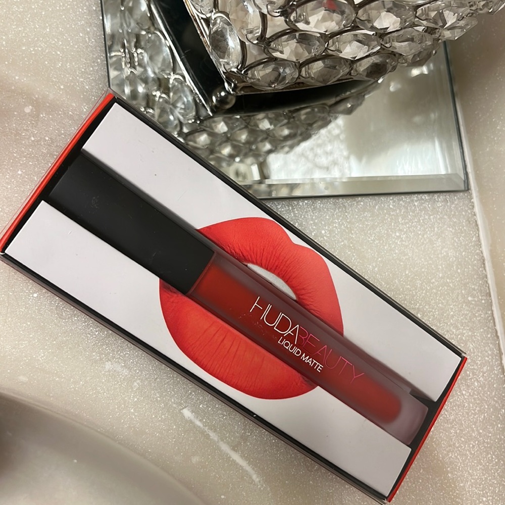 Huda Beauty Liquid Matte Lipstick